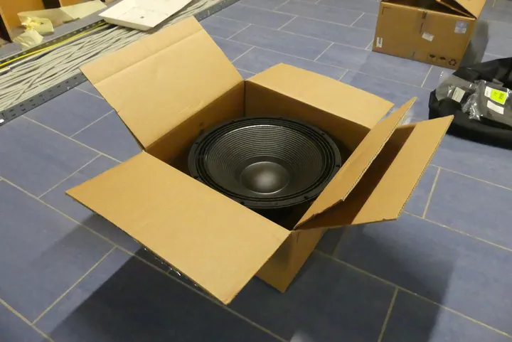 B&C - Speakers Modell: 18SW100, 18 Basschassis, Neodymium, 8 Ohm, 1500W AES